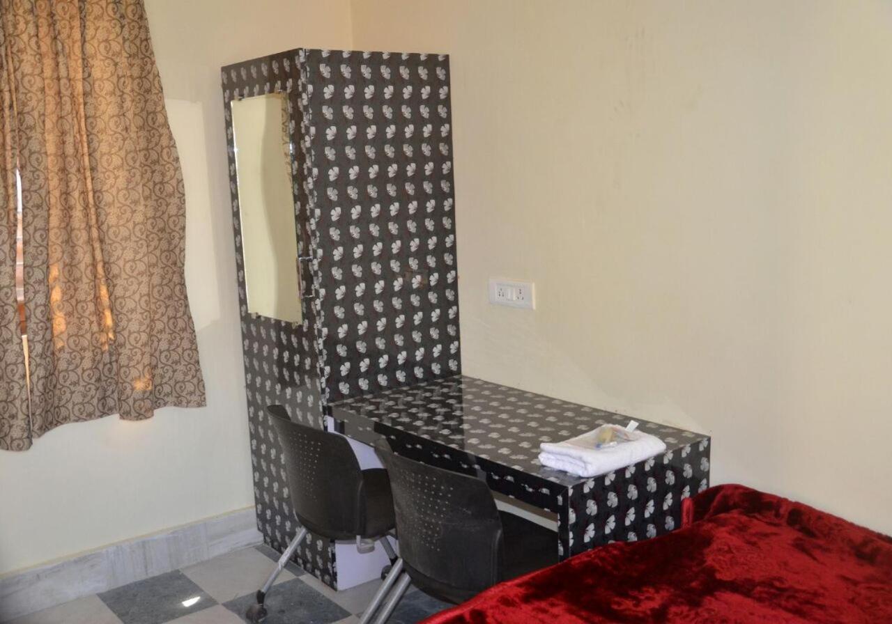 Hotel Vaibhav Raxaul Habitación foto
